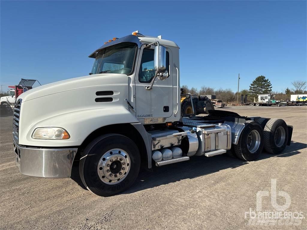 Mack CXU613 Tahače