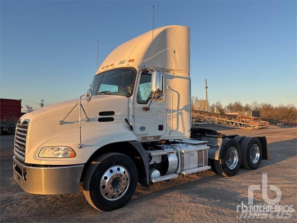 Mack CXU613 Tahače