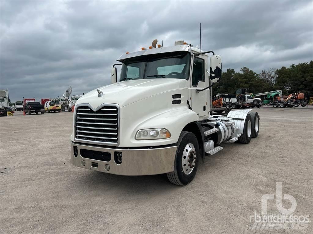 Mack CXU613 Tahače
