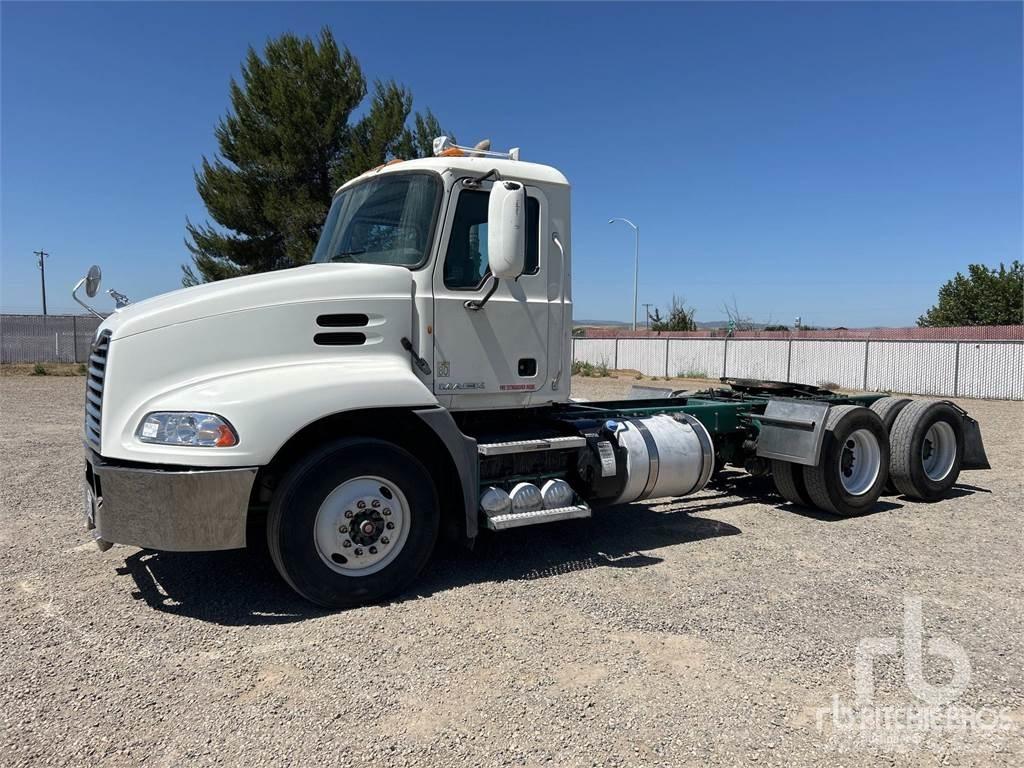 Mack CXU613 Tahače