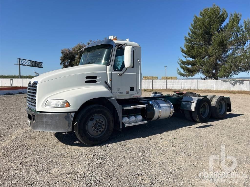 Mack CXU613 Tahače