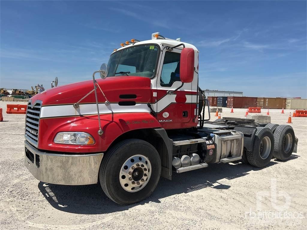 Mack CXU613 Tahače
