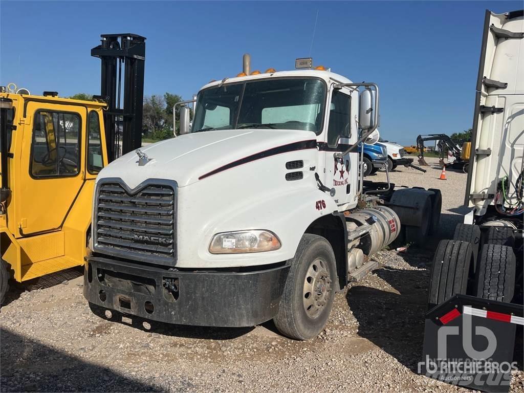 Mack CXU613 Tahače