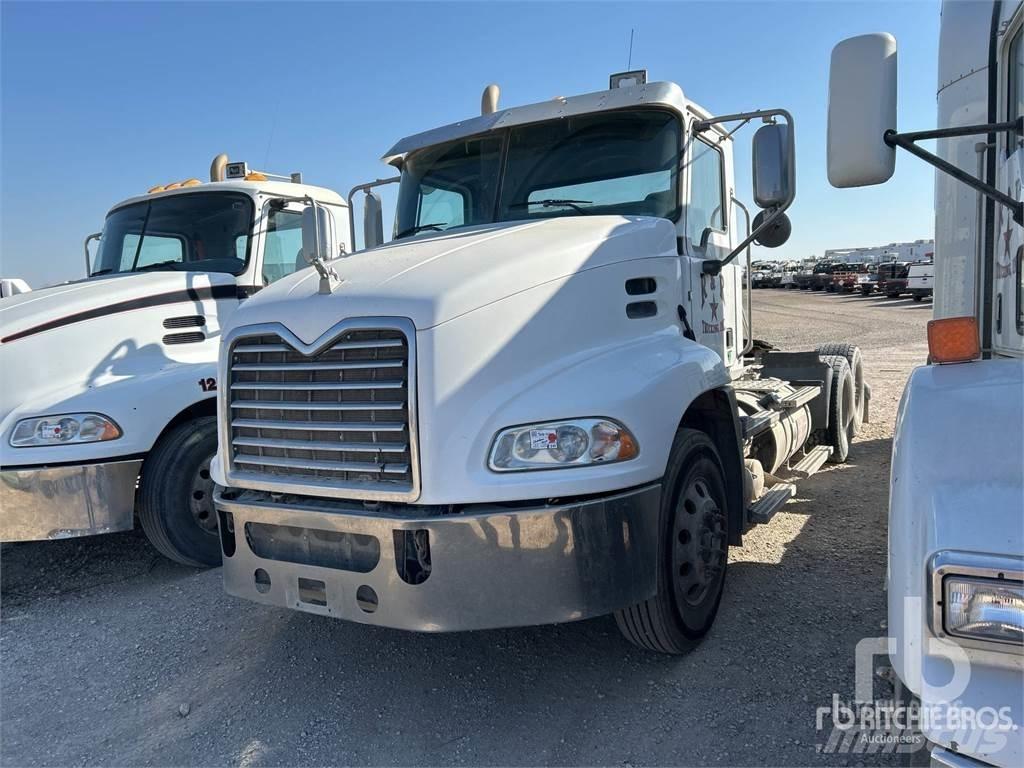 Mack CXU613 Tahače