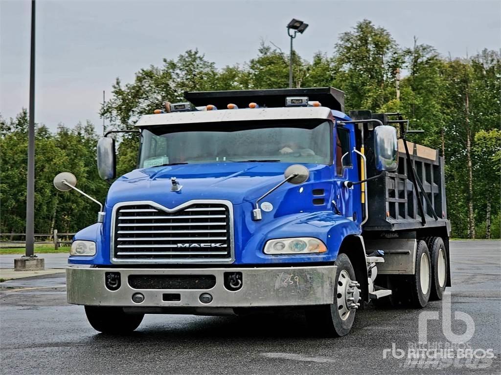 Mack CXU613T Sklápěče