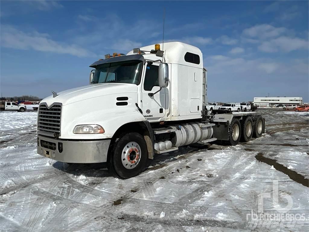 Mack CXU614 Tahače