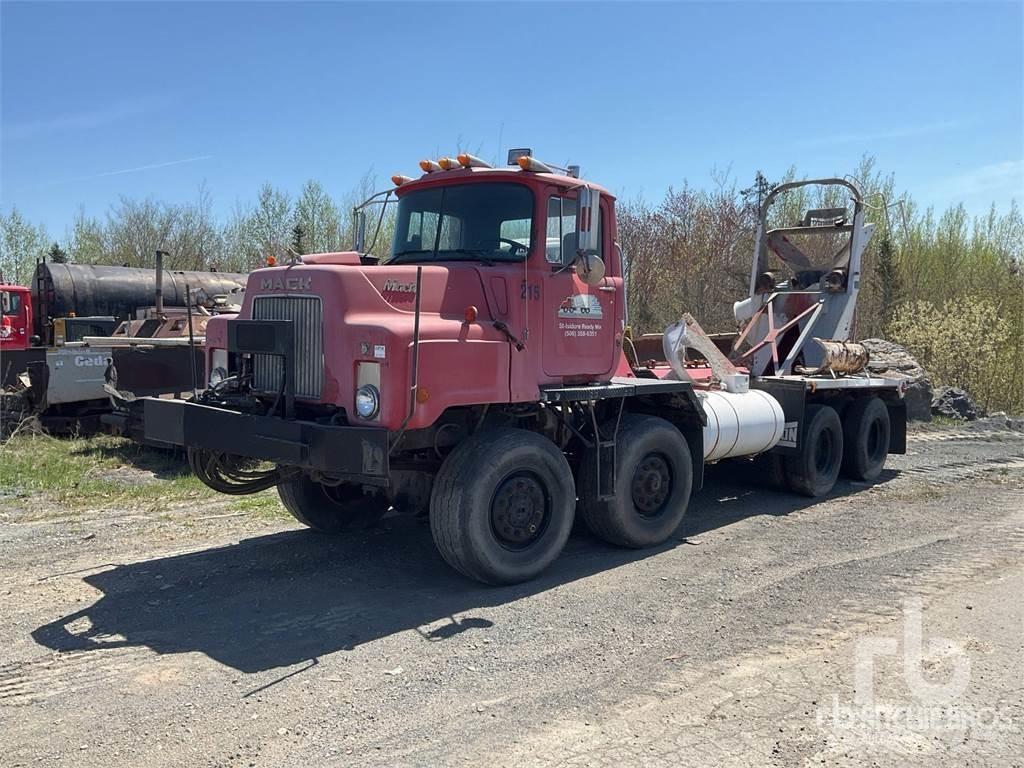 Mack DMM6906EX Nákladní vozidlo bez nástavby