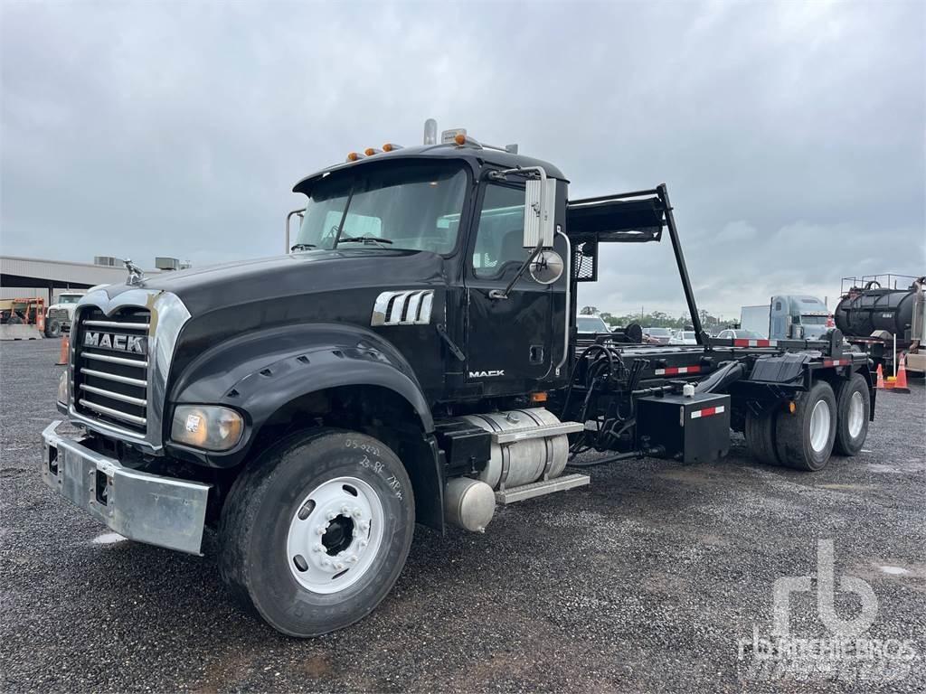 Mack GU713 Lanový nosič kontejnerů