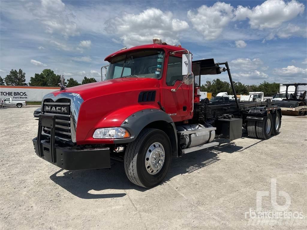 Mack GU813 Lanový nosič kontejnerů