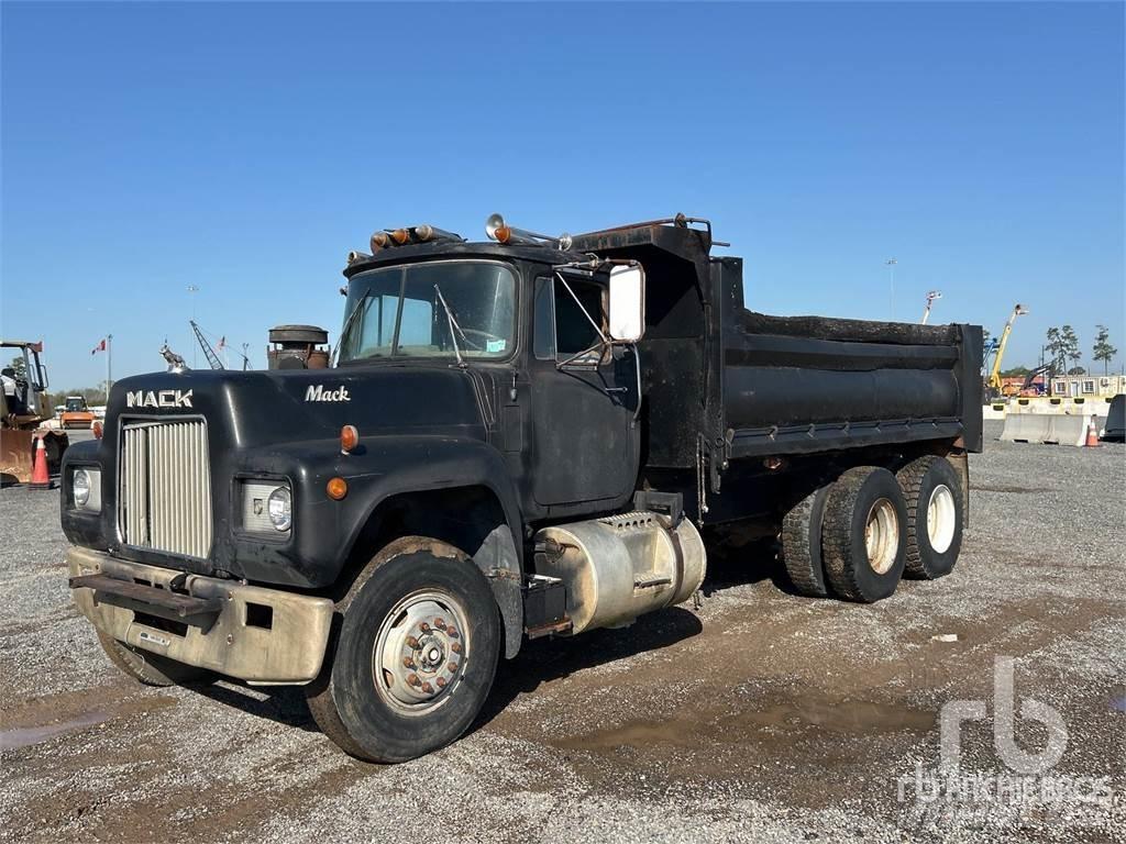 Mack R612 Sklápěče
