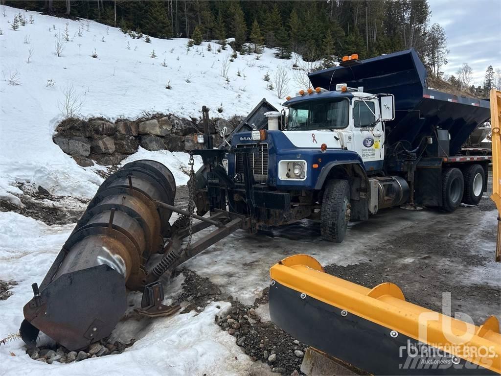 Mack RB688S Sněžné pluhy, přední sněhové radlice