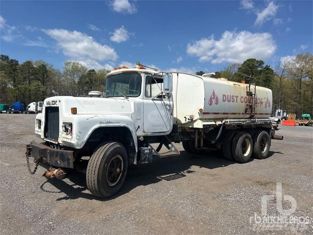 Mack RD685S Cisterny na vodu