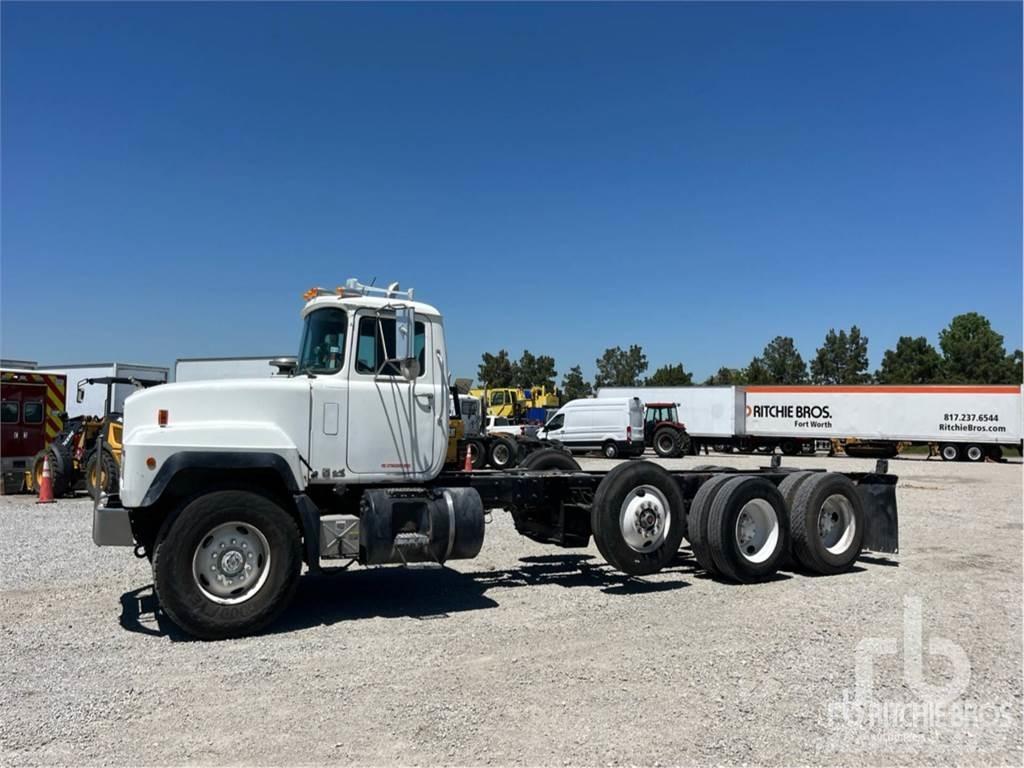 Mack RD688S Nákladní vozidlo bez nástavby