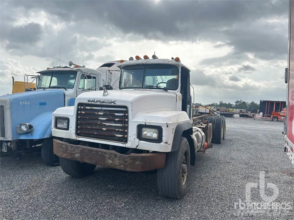 Mack RD688S Nákladní vozidlo bez nástavby