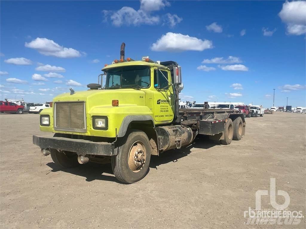 Mack RD688ST Lanový nosič kontejnerů