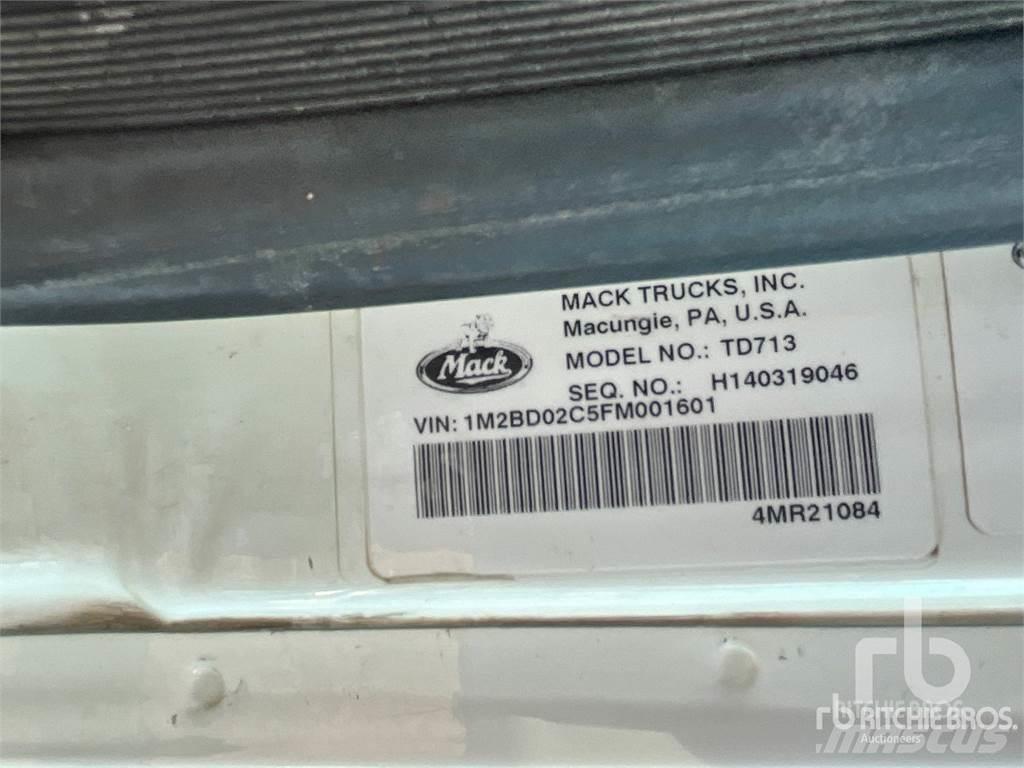 Mack TD713 Tahače