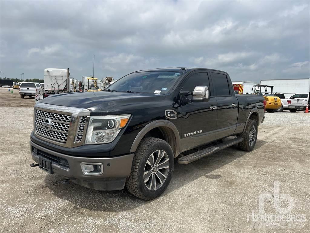 Nissan TITAN Pick up/Valník