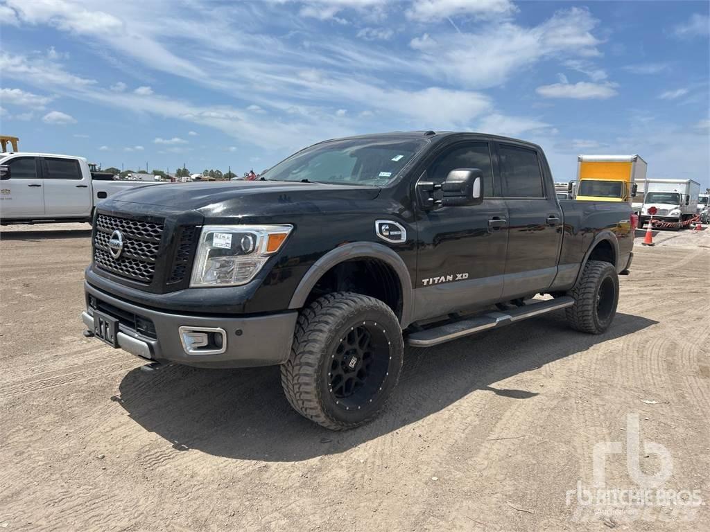 Nissan TITAN Pick up/Valník
