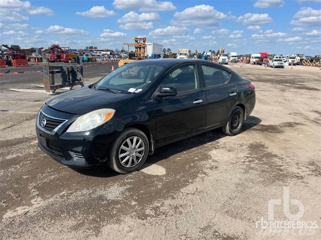 Nissan VERSA Osobní vozy
