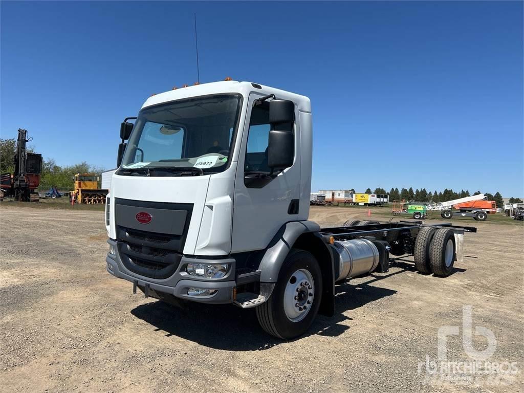 Peterbilt 220 Nákladní vozidlo bez nástavby