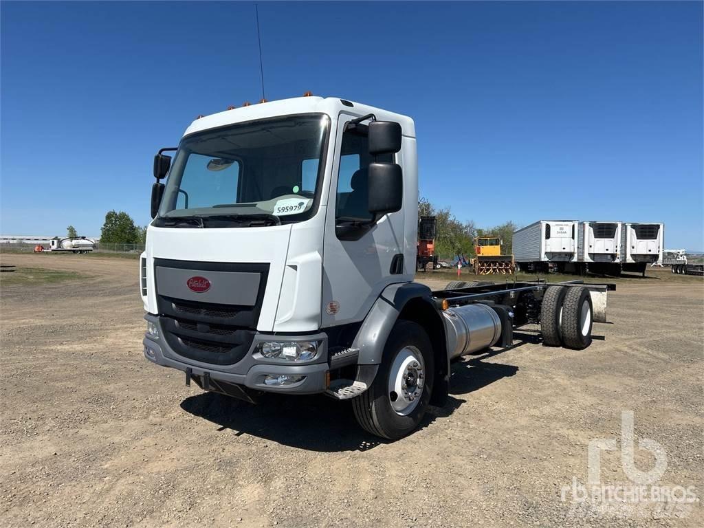 Peterbilt 220 Nákladní vozidlo bez nástavby