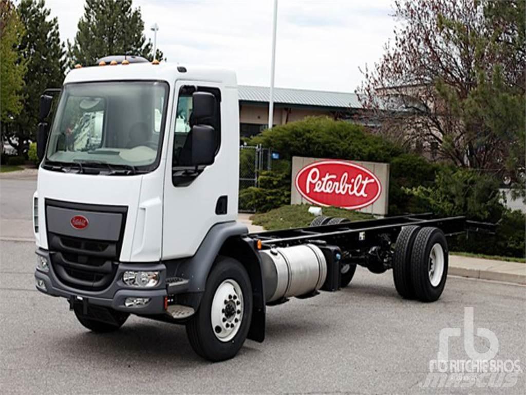 Peterbilt 220 Nákladní vozidlo bez nástavby