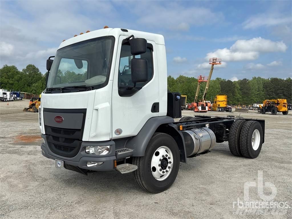 Peterbilt 220 Nákladní vozidlo bez nástavby