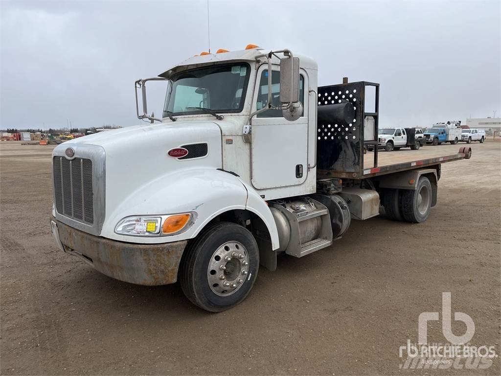 Peterbilt 330 Hákový nosič kontejnerů