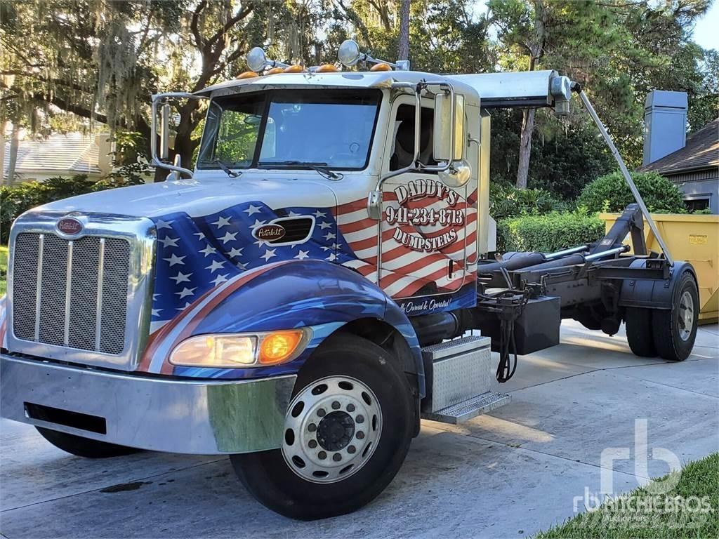 Peterbilt 335 Hákový nosič kontejnerů