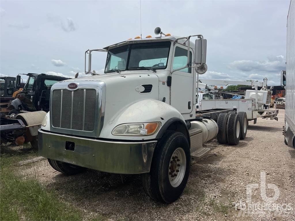 Peterbilt 335 Nákladní vozidlo bez nástavby
