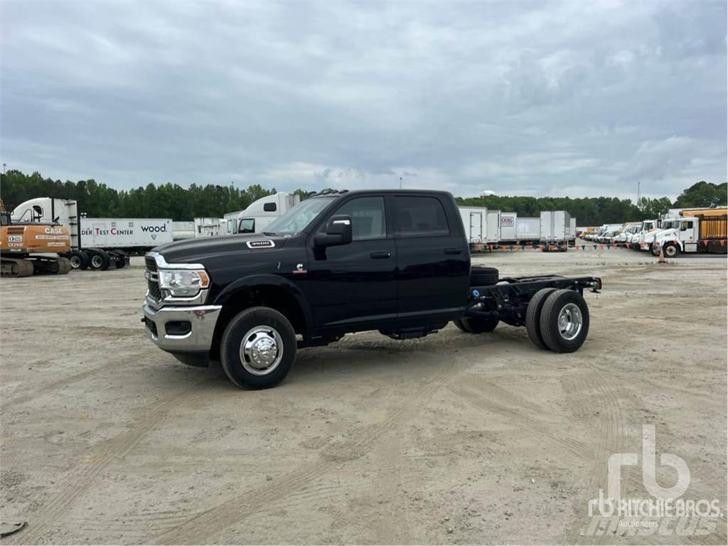 RAM 3500 Nákladní vozidlo bez nástavby