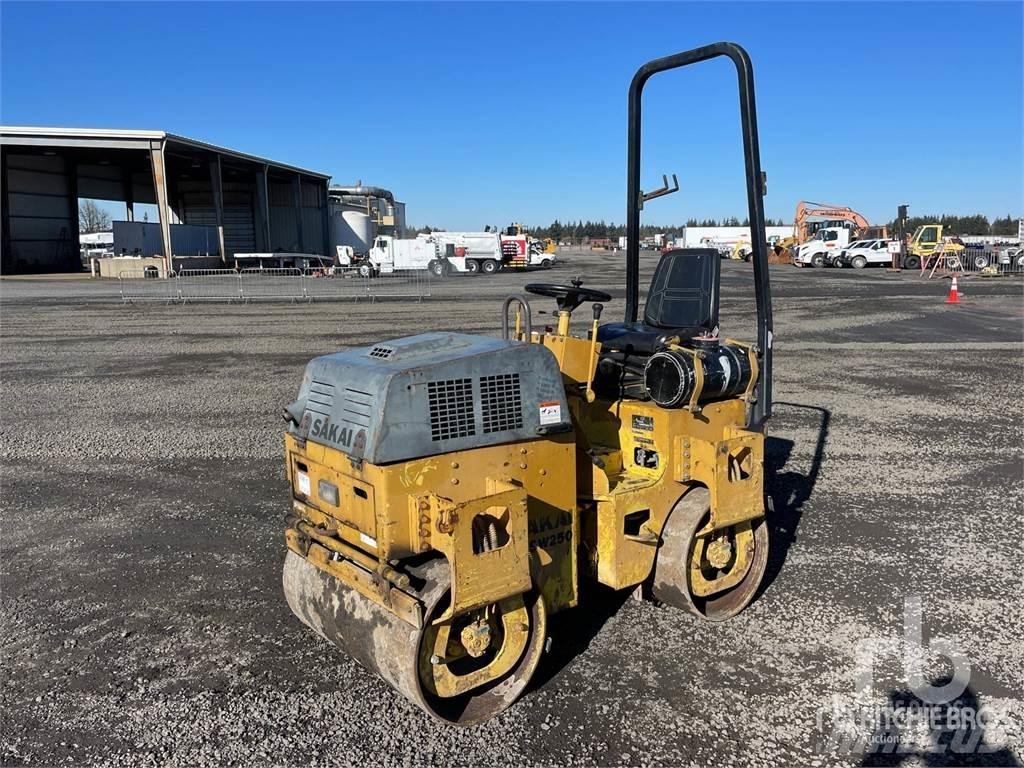 Sakai SW250 Tandemové válce