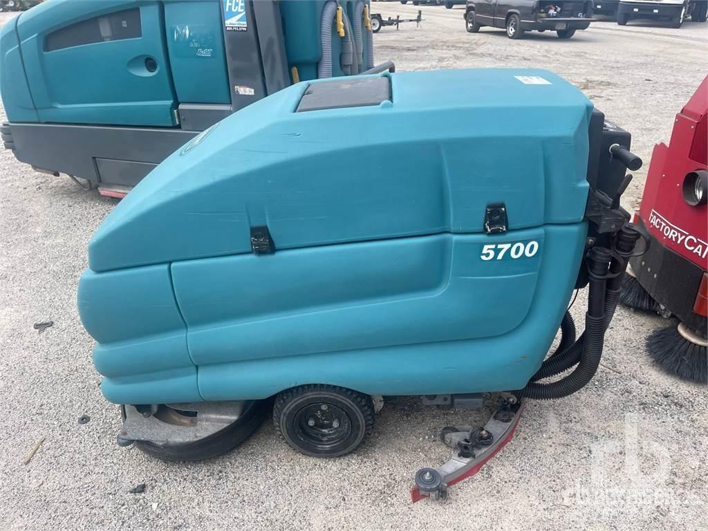 Tennant 5700 Zametací stroje