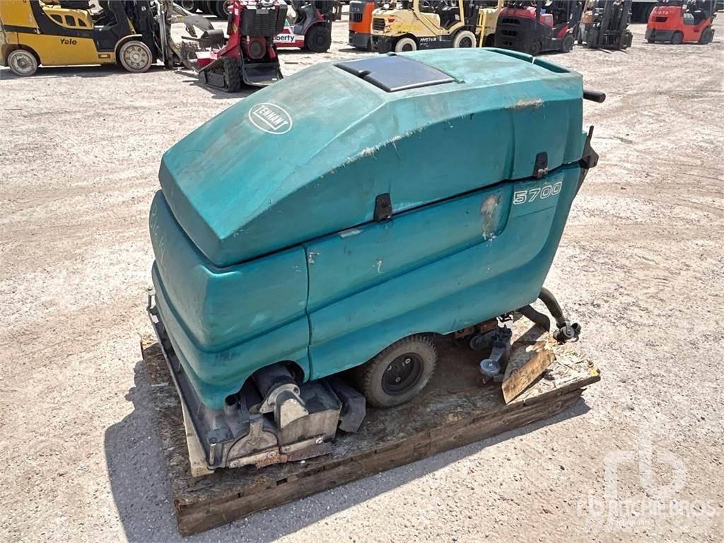 Tennant 5700 XP Zametací stroje