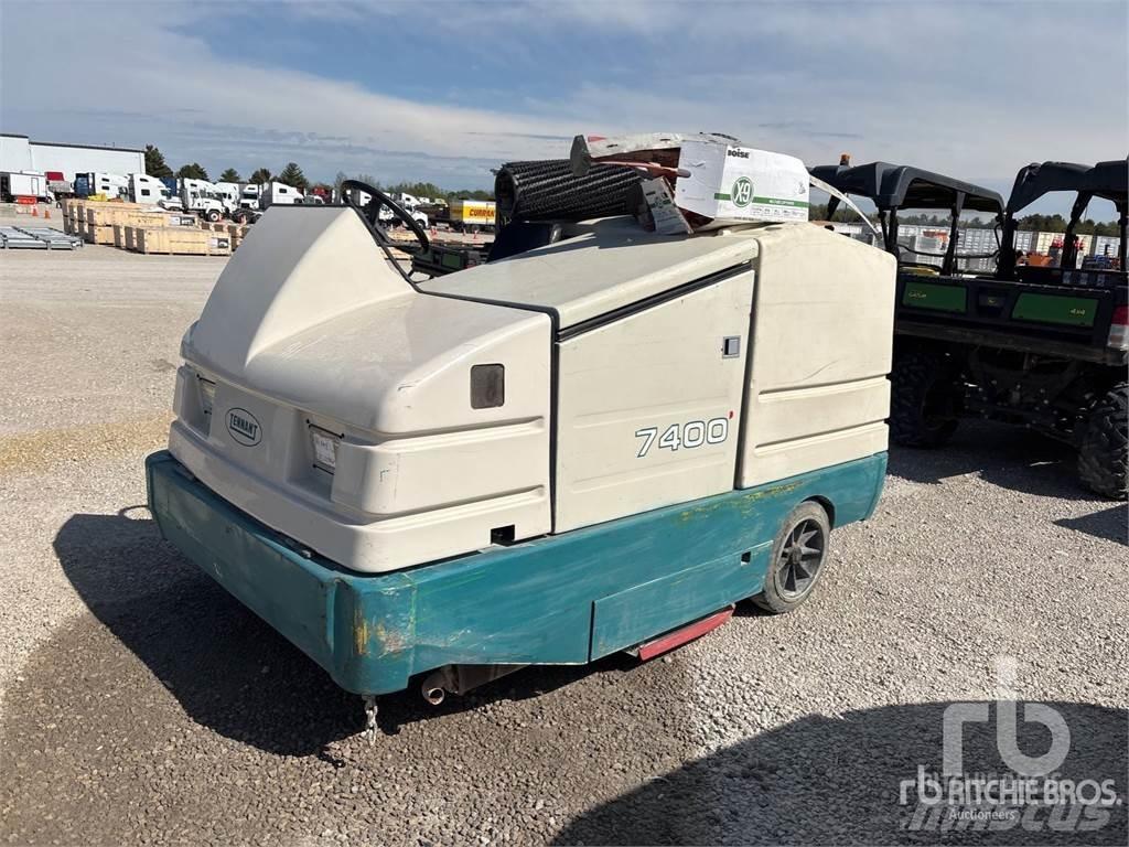 Tennant 7400 Zametací stroje