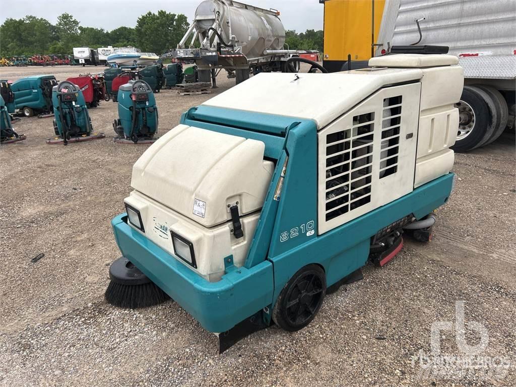 Tennant 8210 Zametací stroje