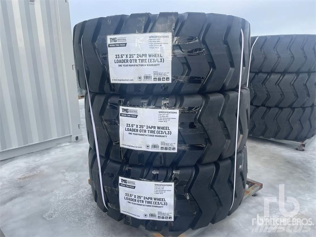TMG TR235 Pneumatiky, kola a ráfky