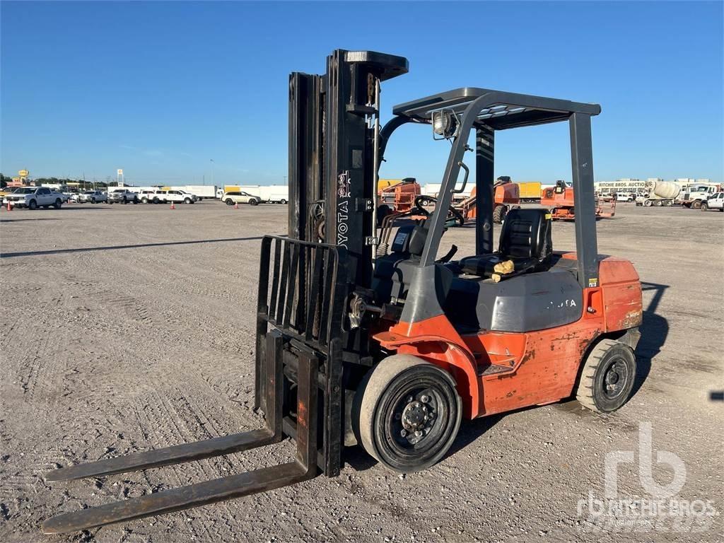 Toyota 7FDU30 Dieselové vozíky