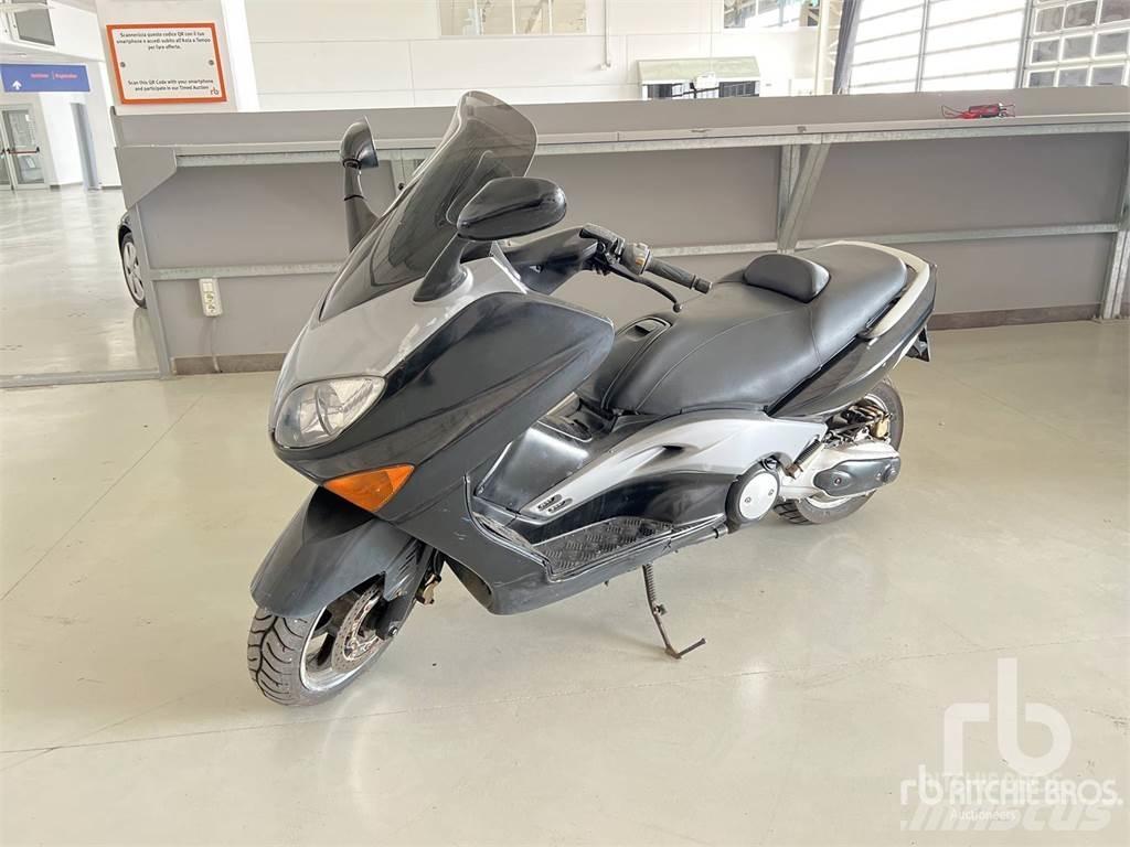Yamaha TMAX Osobní vozy