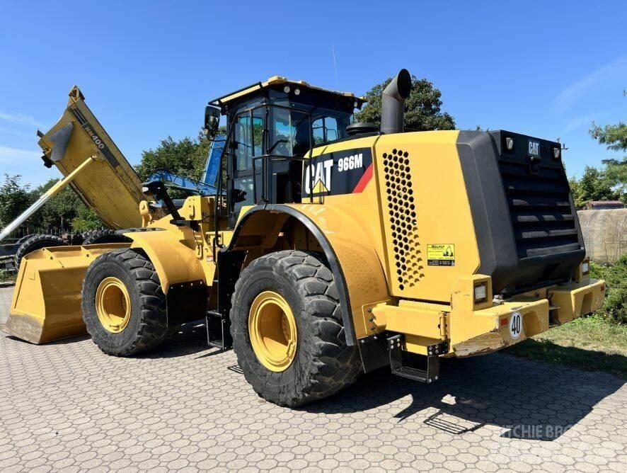 CAT 966M Kolové nakladače