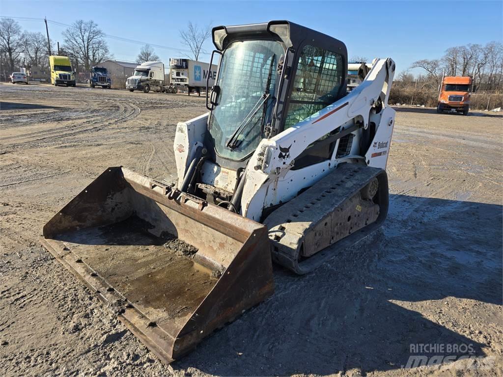 Bobcat T590 Smykem řízené nakladače