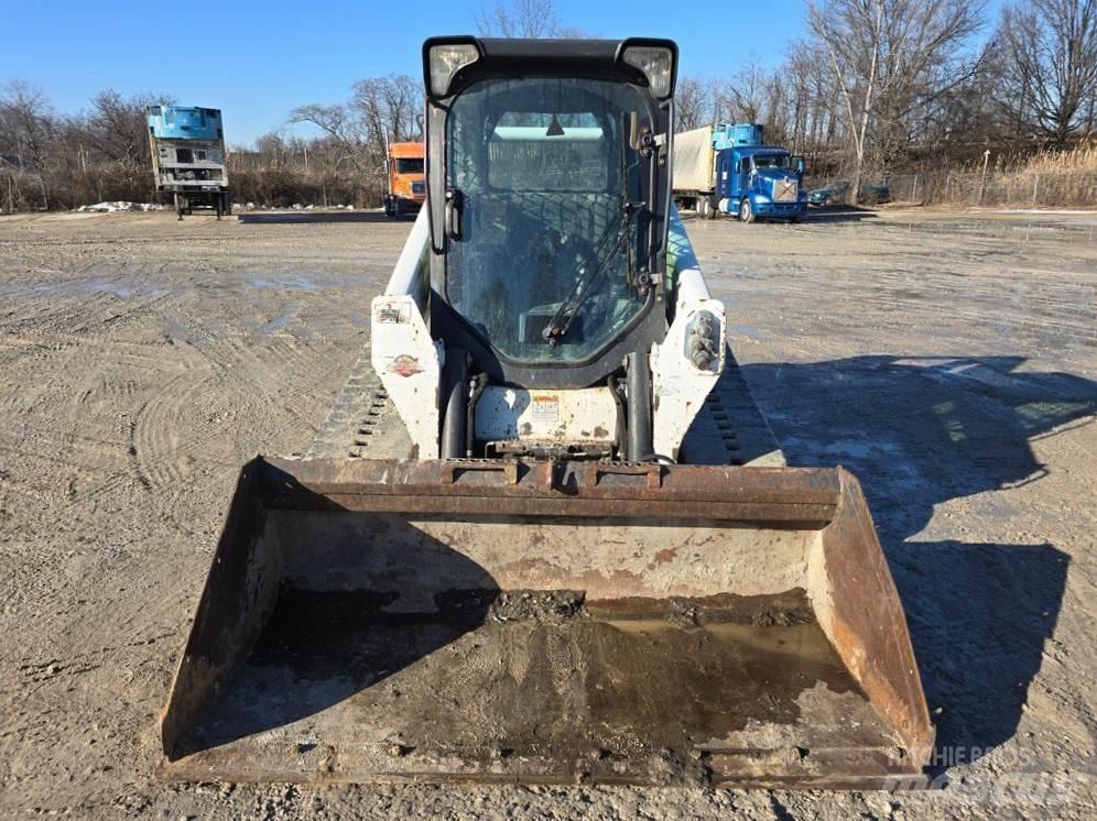 Bobcat T590 Smykem řízené nakladače