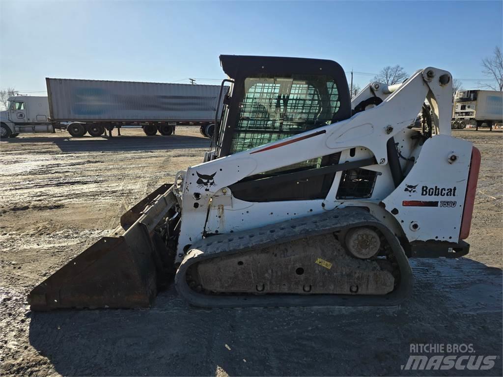 Bobcat T590 Smykem řízené nakladače