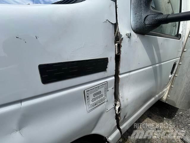Ford E-350 Skříňová nástavba