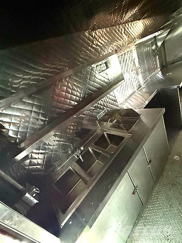 Ford E-350 Skříňová nástavba