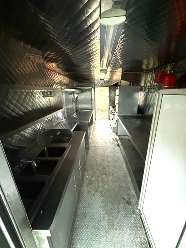 Ford E-350 Skříňová nástavba