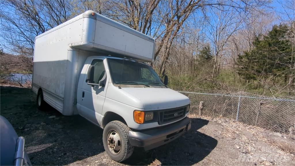 Ford E450 Skříňová nástavba