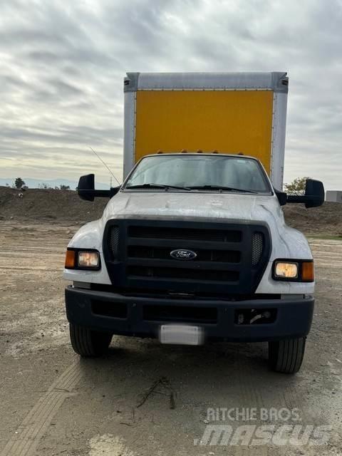 Ford F750 Skříňová nástavba
