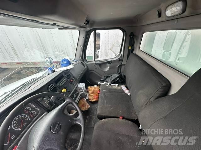 Freightliner M2 Skříňová nástavba