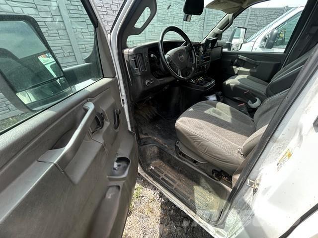 GMC Savana 4500 Skříňová nástavba